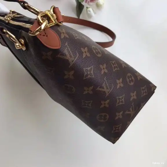 Vuitton V MM TOTE Louis 0521